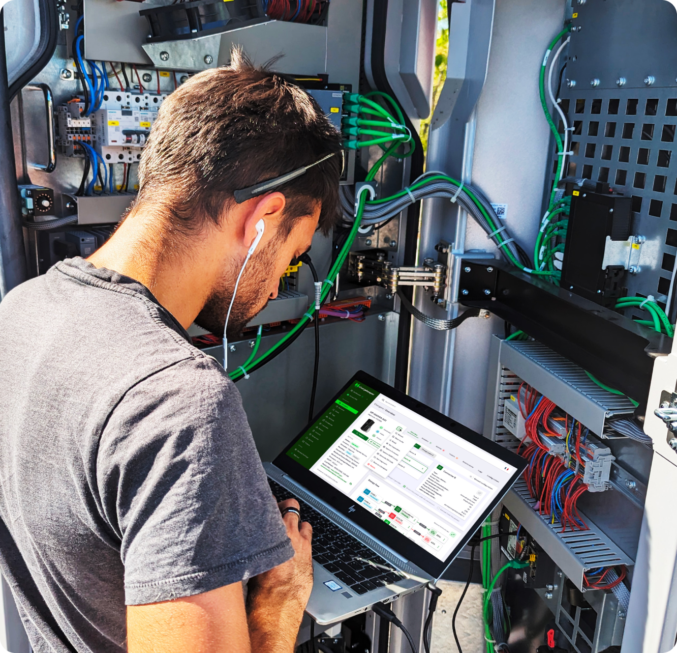 Technicien IRVE en intervention